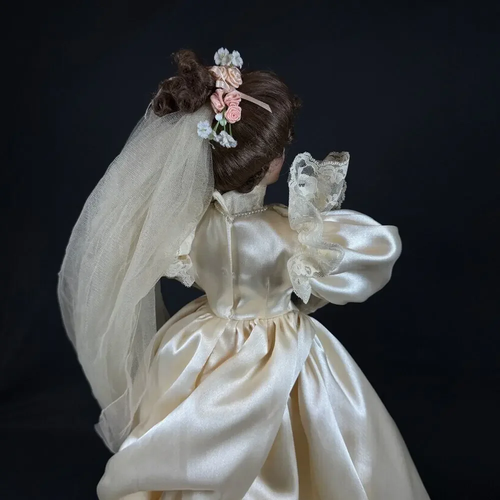 Ashton Drake Galleries Elizabeth 1990s Porcelain Doll Wedding Dress Vintage 20'